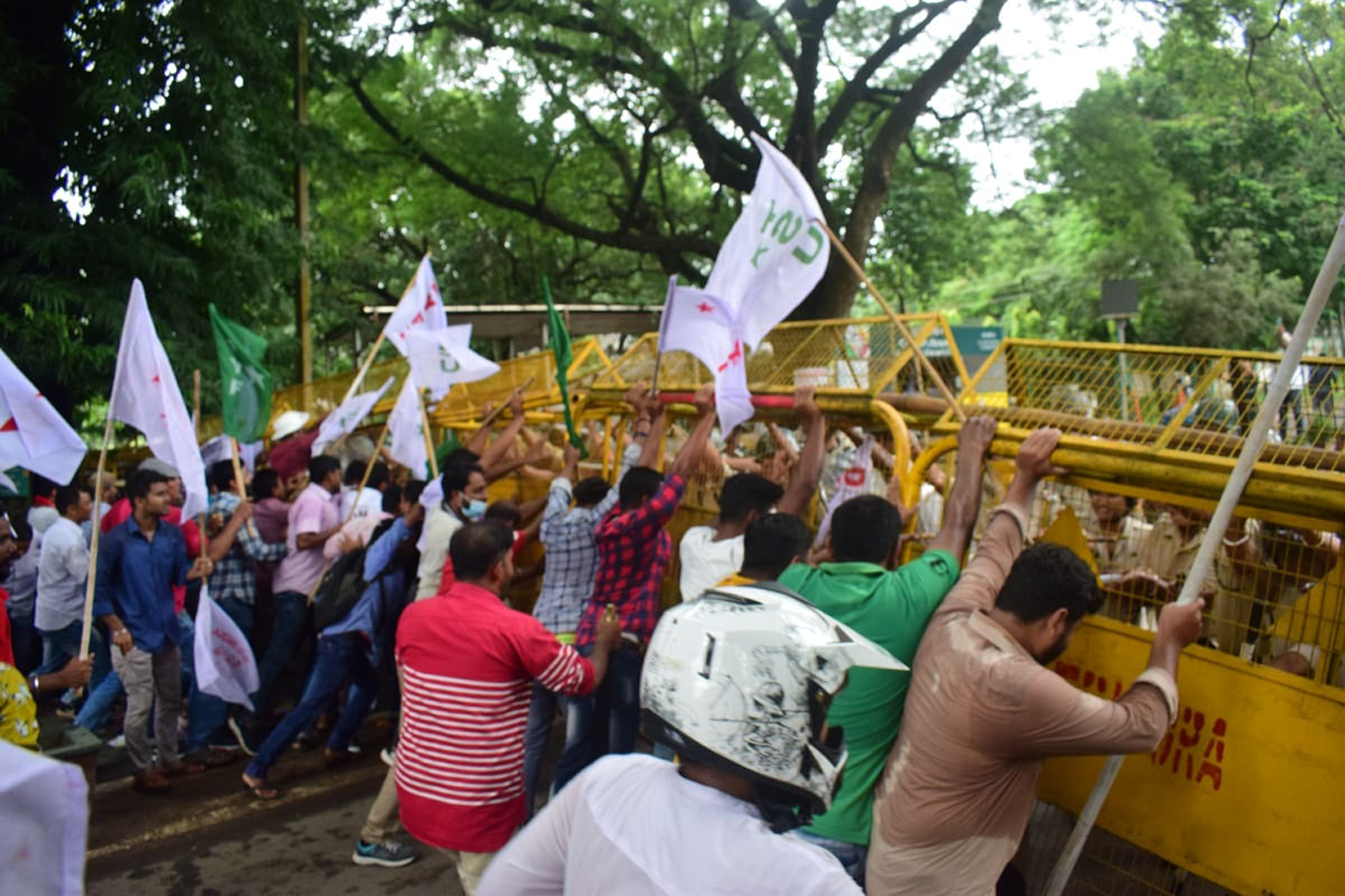 বামপন্থী ছাত্র যুব সংগঠনের মহাকরণ অভিযান