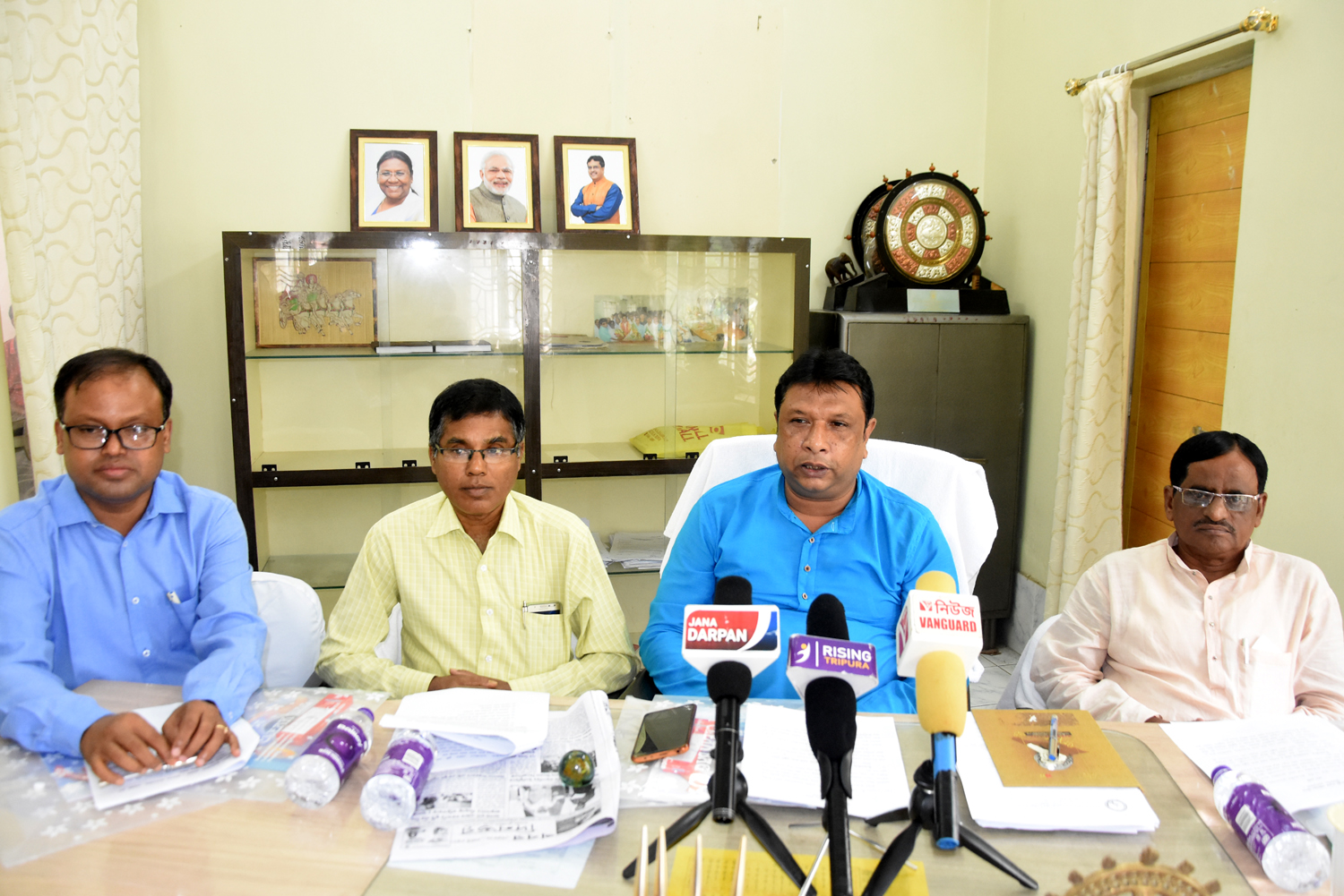 সাংবাদিক সম্মেলনে ত্রিপুরা সড়ক পরিবহণ নিগমের চেয়ারম্যান