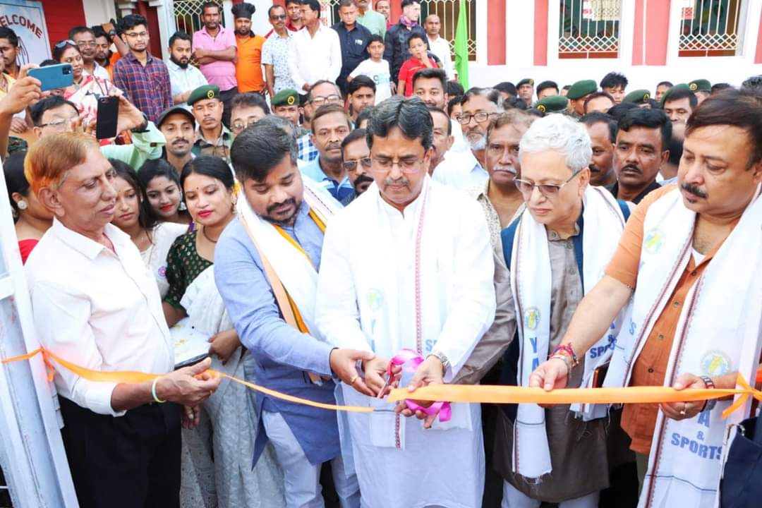 Chief Minister Prof. Dr. Manik Saha inaugurated the synthetic turf football field and laid the foundation stone of flood lights at Umakant Academy Mini Stadium in Agartala. Besides, Deputy Chief Minister Jishna Debbarma and Sports Minister Sushant Chowdhury were also present.