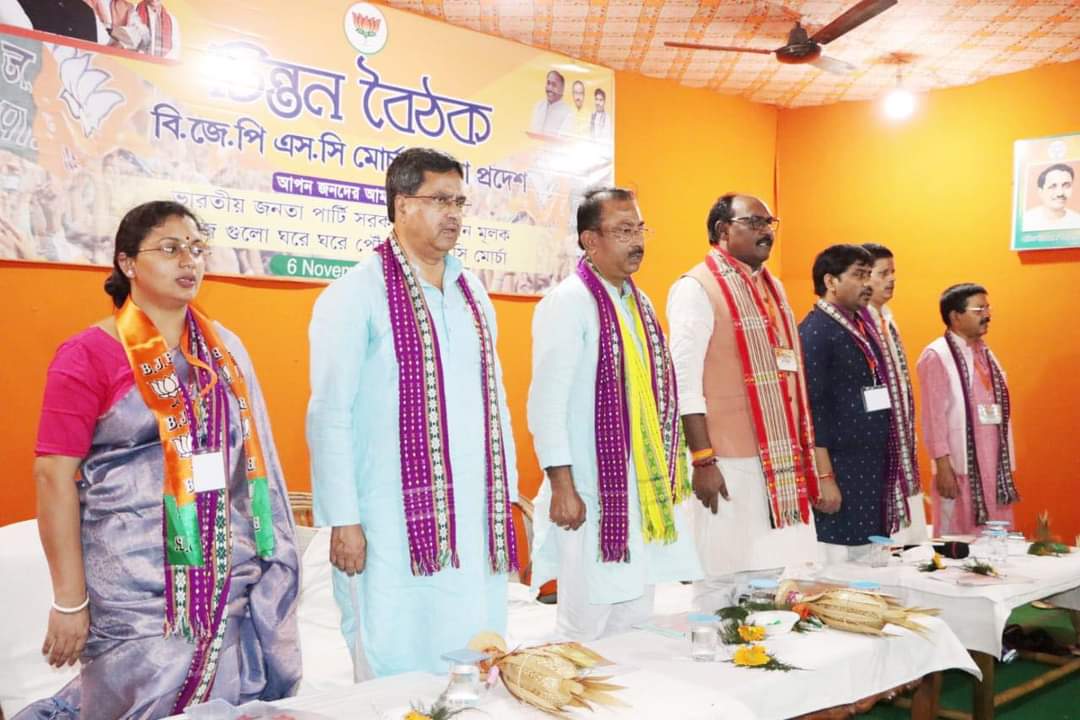Chief Minister Dr. Manik Saha participated in the  Chintan meeting of the Province BJP Scheduled Caste Morcha in the presence of All India President of BJP Scheduled Caste Morcha  Lal Singh Arya at Durgabari in Bamutia on Sunday. The State Government is constantly undertaking developmental programs for the welfare of Scheduled Tribes. The meeting discussed the promotion of this program through the Pradesh Tapashili Morcha.