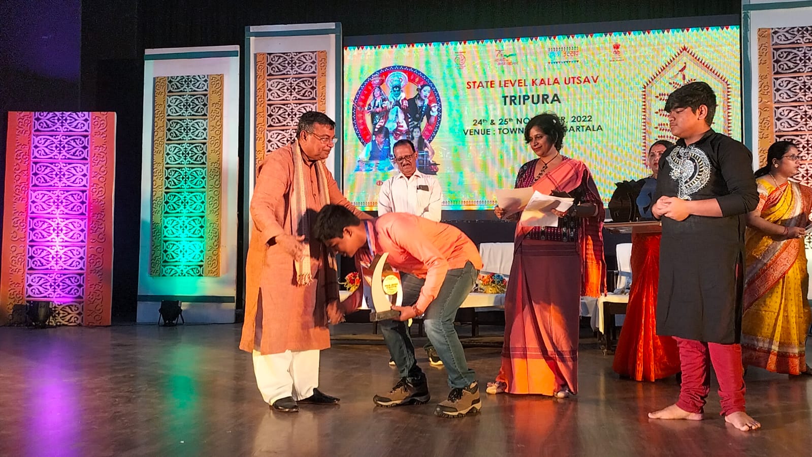 ছাত্রছাত্রীদের মধ্যে লেখাপড়ার সাথে সাথে উদ্ভাবনীশক্তি ও শিল্পকলা চর্চার প্রসার ঘটুক : শিক্ষামন্ত্রী