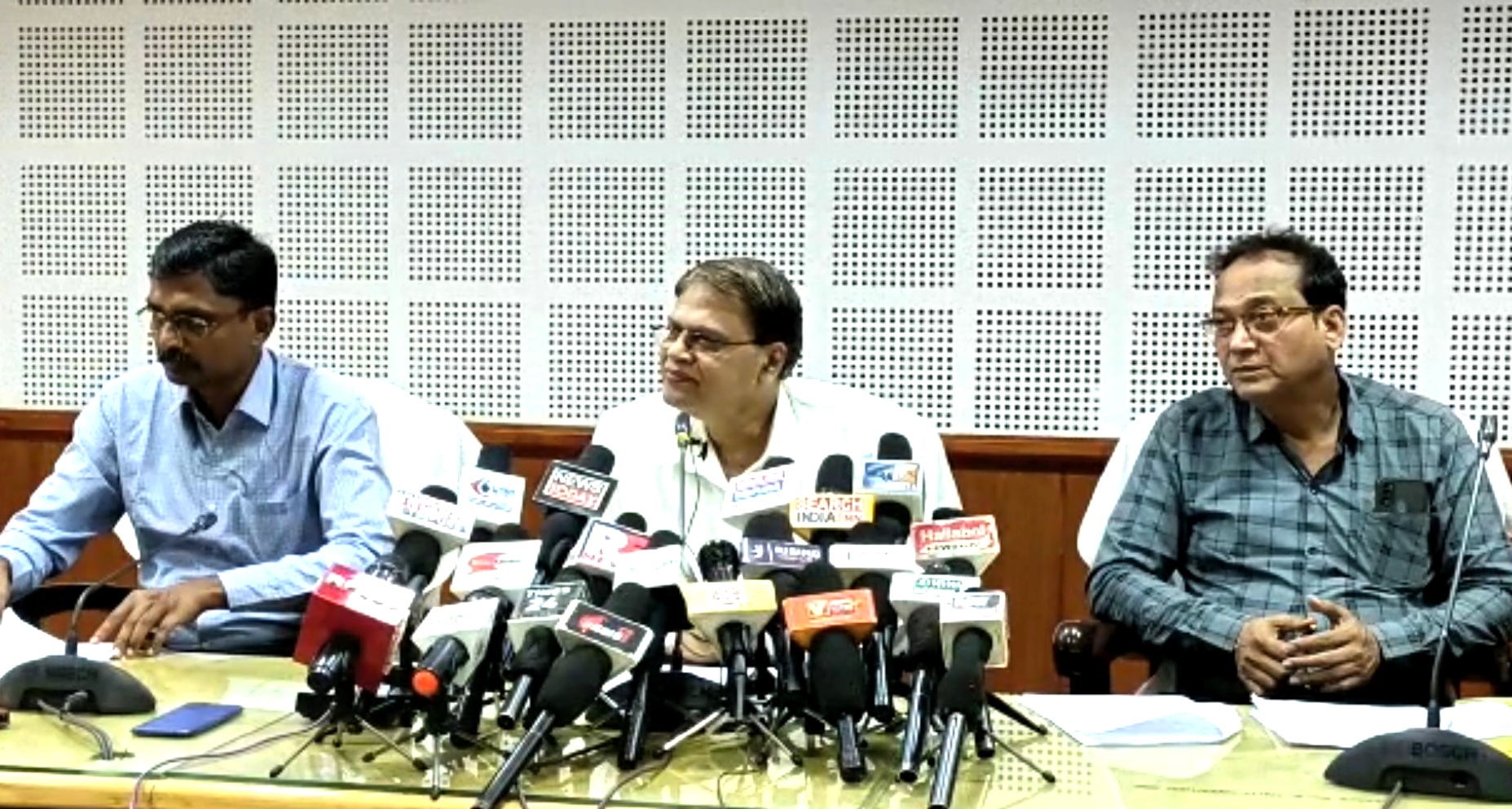 মুখ্যমন্ত্রী স্বনির্ভর পরিবার যোজনায় ২০২১-২২ অর্থবছরে রাজ্যের ৩০,৫২৬টি পরিবারকে প্রাণীপালনে সহায়তা
