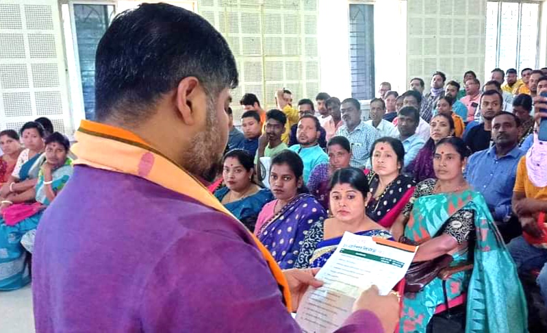 🚨Minister Sushant Chowdhury held an organizational meeting in Majlishpur today to make BJP’s door-to-door campaign a success🚨
