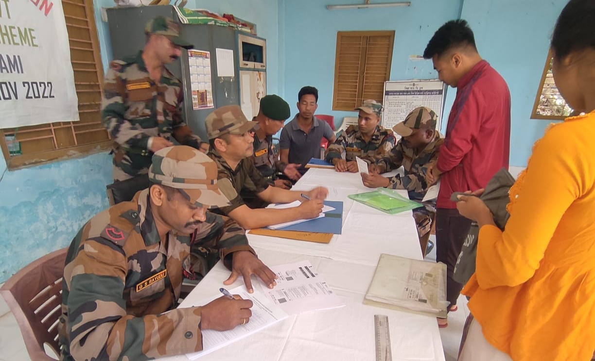 Assam Rifles assisted Local Village youths in filling up form for various Central Govt Jobs