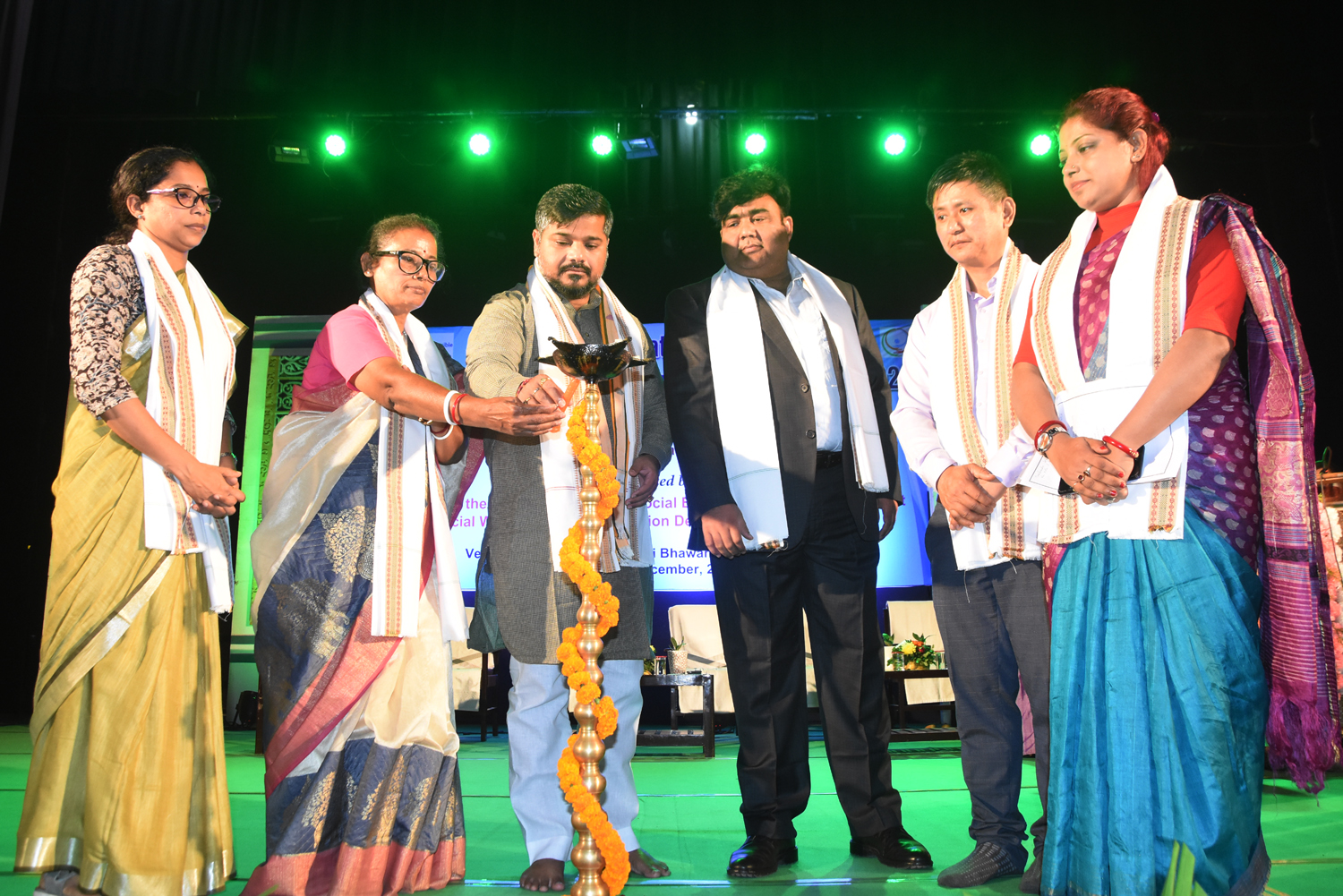 জীবনের প্রতিকূল অবস্থাতেও দিব্যাঙ্গজনরা এগিয়ে চলেছেন : তথ্য ও সংস্কৃতি মন্ত্রী