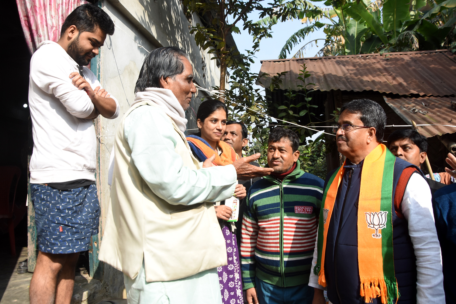 🧧🚨The people have the last say in democracy and the overwhelming response of the public to the public relations campaign proves that their blessings are with the Bharatiya Janata Party, said Chief Minister Dr. Manik Saha. On Saturday, he participated in the public relations program in the booth number 54/55 area of ​​Baradowali Assembly constituency.