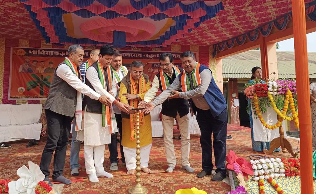 🚨🧧On Saturday, Education Minister Ratanlal Nath laid the foundation stone of the two-storied pabiya chhorra higher secondary school Bhawan, which is being built at a cost of 8 crore 67 lakhs. Bhagwan Chandra Das, the popular legislator of the area and a member of the state cabinet, was present. Minister Ratanlal Nath believes that this infrastructural development of the school, declared as ‘Vidya Jyoti’, will play a significant role in expanding quality education among the students of the surrounding area.🧧
