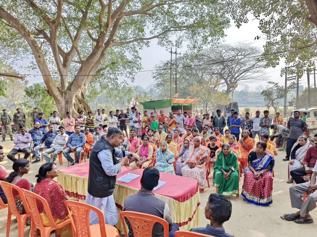 🚨🧧Minister Ratan Lal Nath attended a meeting in booth No. 5 of Mohanpur mandal and had an open discussion with the people. Most of the people of this booth are related to tea plantations and they have received many basic benefits from land leases to drinking water, houses, cooking gas etc. during the tenure of this government. So with great enthusiasm they spontaneously informed Minister Ratan Lal Nath that they have pledged to re-establish the present BJP government in a festive mood in the upcoming assembly elections. In this meeting 30 members of 6 families renounced affiliation with other political parties and joined the Bharatiya Janata Party.
