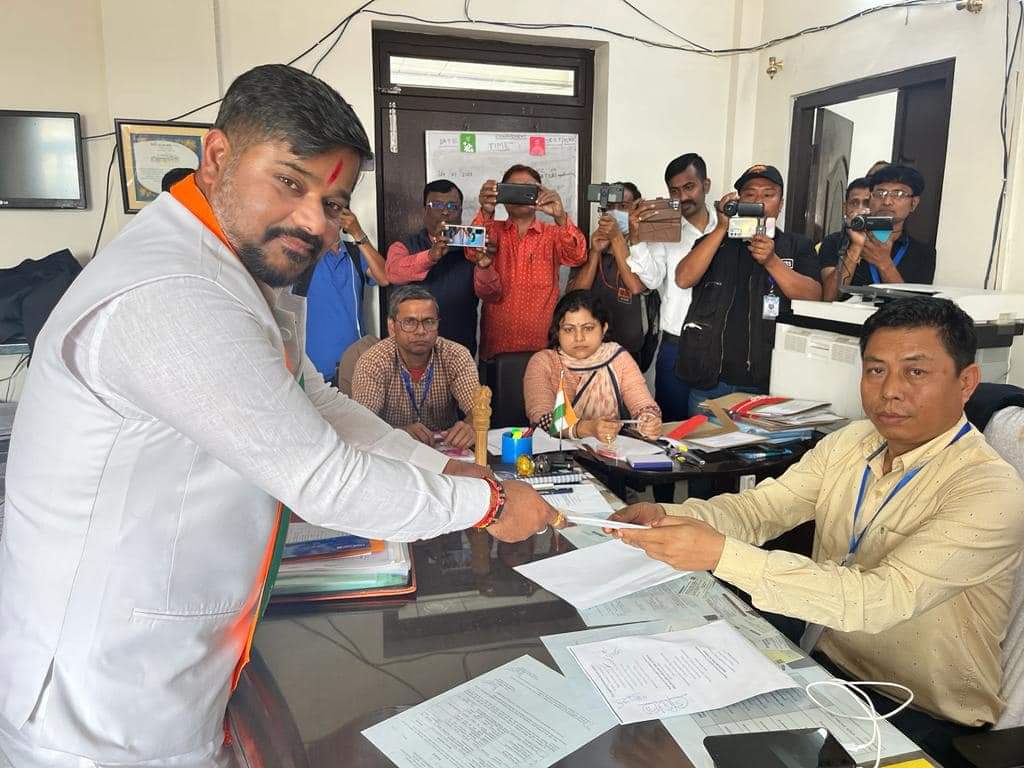 🧧🚨Sushant Chowdhury today submitted his nomination papers as a candidate for BJP’s Majlishpur constituency in a festive mood amid the great enthusiasm of the people.