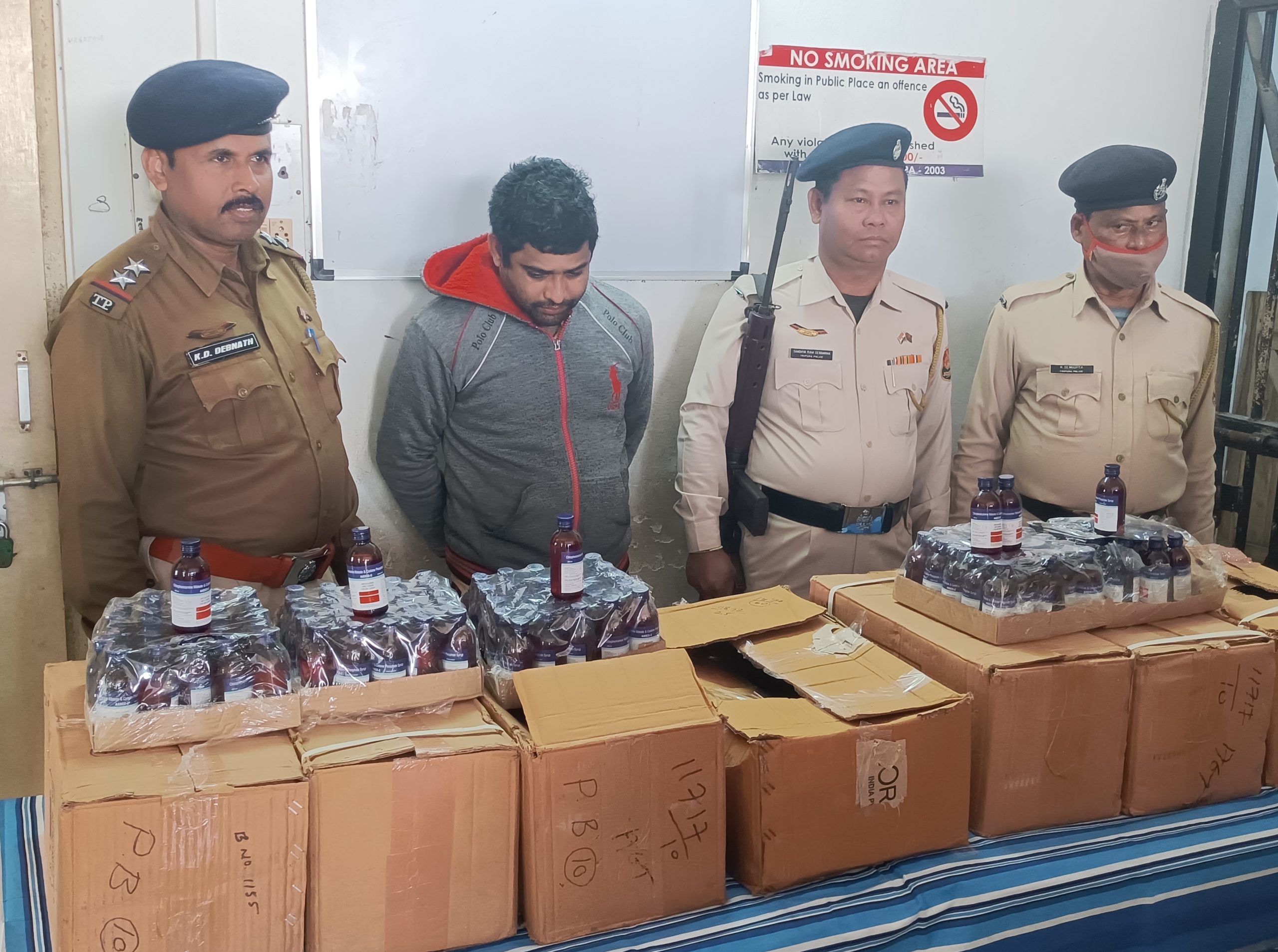 🧧🚨During police patrolling last night, the police saw a suspicious person standing in front of the fish market in Maharajganj Bazar. After questioning him, the police called the owner of the shop behind because of suspicion. But as the phone was not answered, the police broke the lock and went inside and recovered the illegal cough syrup. Ajit Das (36) father Himanshu Das East Pratapgarh arrested in this incident. He will be sent to the court today and the owner of this cough syrup will be demanded a reminder for questioning in that regard, said Sadar SDPO  Ajay Kumar Das.
