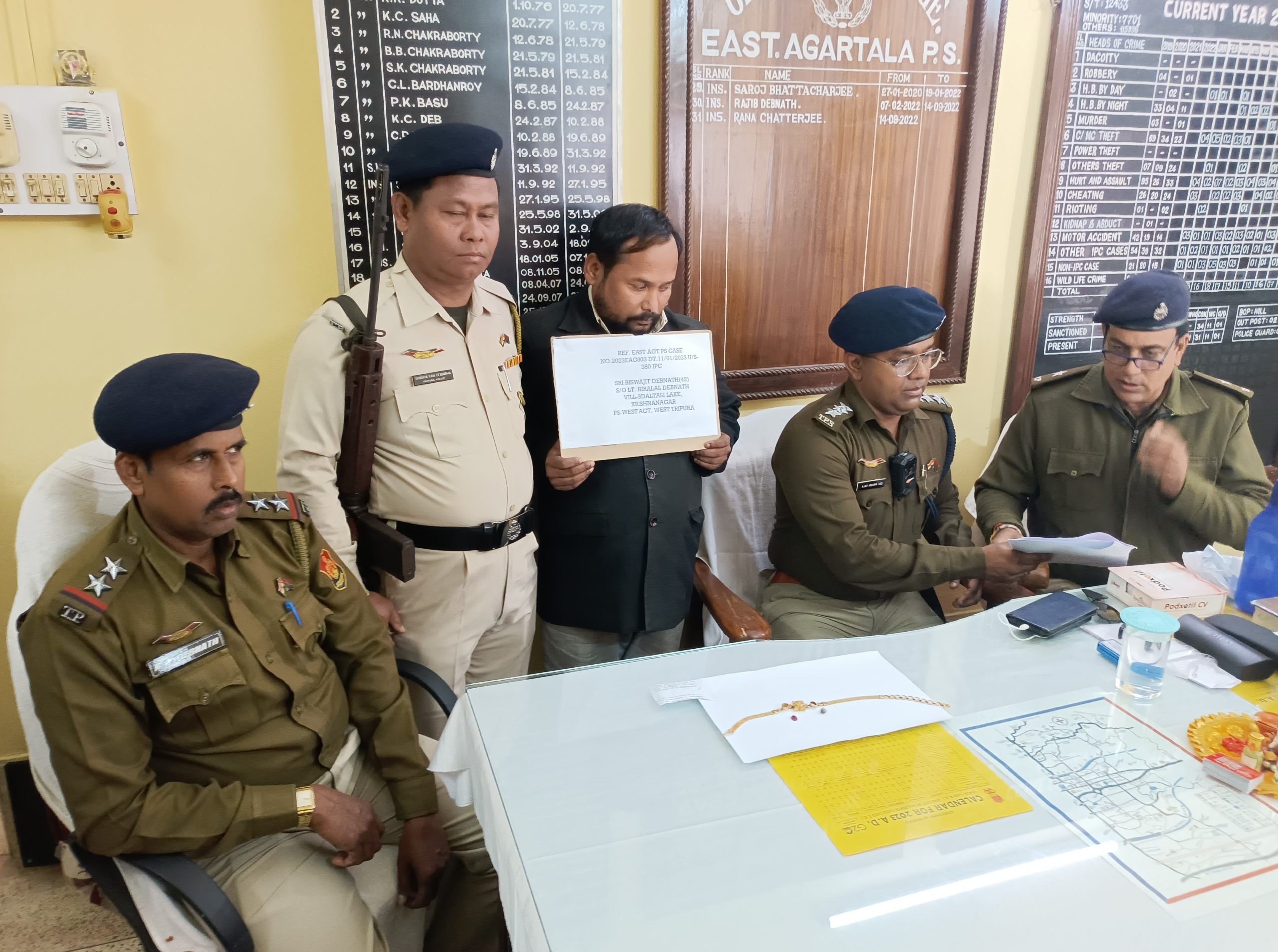 🧧🚨Self-proclaimed lawyer caught in gold jewelery theft case