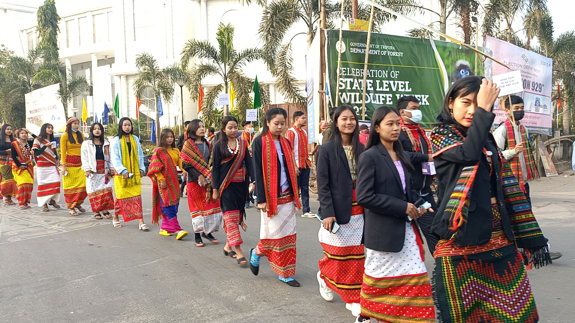 🚨🧧On the occasion of the 45th Kakabarak year, a colorful procession was organized in front of Rabindra Bhavan on Thursday morning. The procession starts infront of Rabindra bhavan  and goes around the various streets of the city and ends at Rabindra Bhavan premises. Then the cultural program was held.🚨🧧