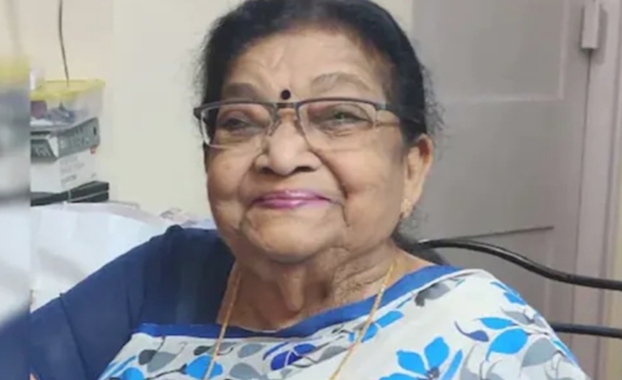 🚨🧧চলে গেলেন বিশিষ্ট রবীন্দ্র সঙ্গীতশিল্পী সুমিত্রা সেন। মৃত্যুকালে তার বয়স হয়েছিল ৮৯ বছর। অনেক দিন ধরেই বার্ধক্যজনিত নানা রোগে ভুগছিলেন গায়িকা।   মঙ্গলবার ভোর সাড়ে ৪টায় তিনি শেষ নিঃশ্বাস ত্যাগ করেন।