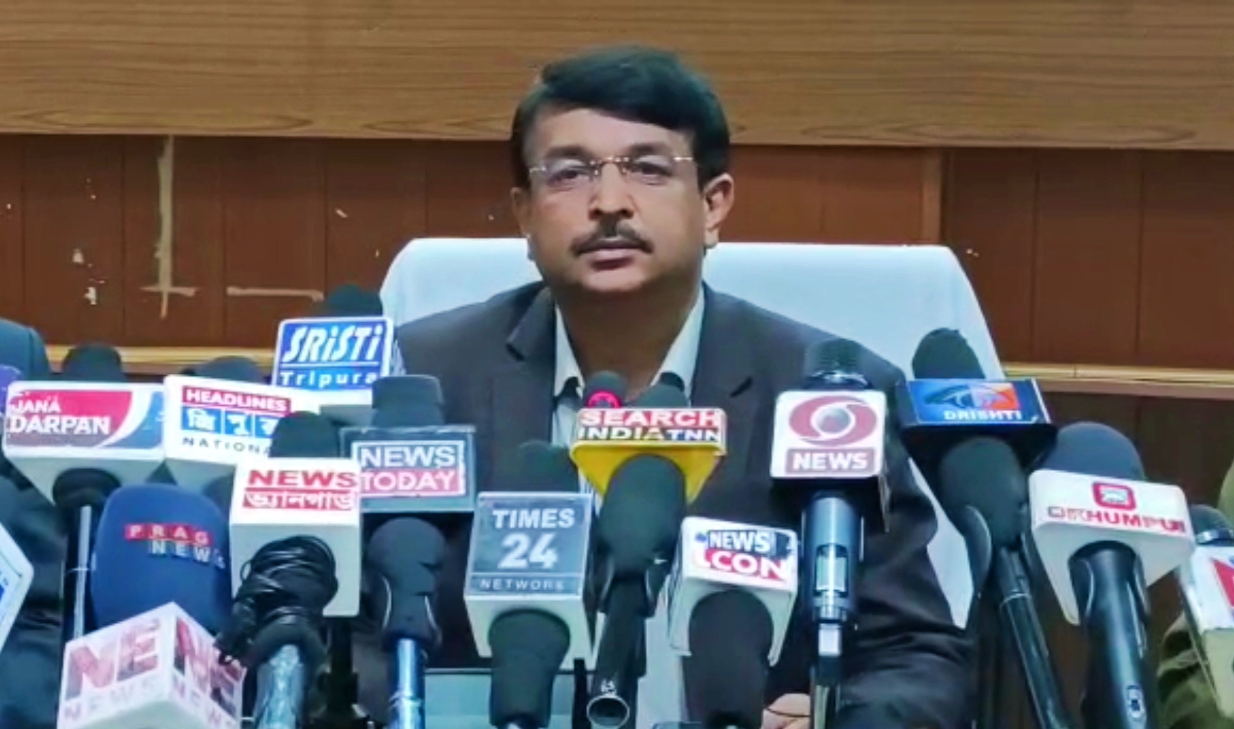 🧧🚨নির্বাচনের আদর্শ আচরণবিধি নিয়ে ৮টি রাজনৈতিক দলের সঙ্গে বৈঠক