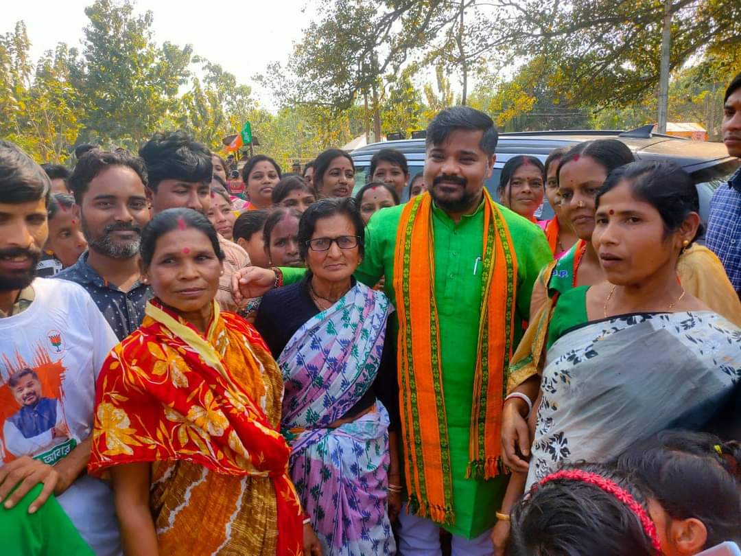 🧧🚨On Thursday, Minister Sushant Chowdhury participated in a march organized at SN Colony of Byamchhara under Majlishpur Assembly Constituency. He thinks that the expected victory of the BJP is obvious due to the huge enthusiasm of the people.