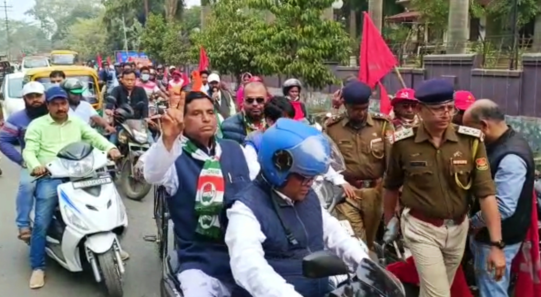 🧧🚨Left-Congress candidate Gopal Roy’s bike rally