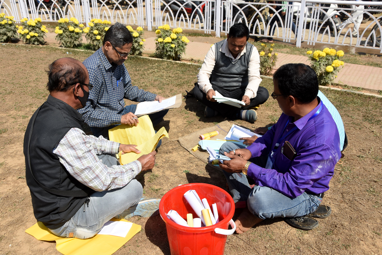 🚨🧧The polling staff collected the voting material