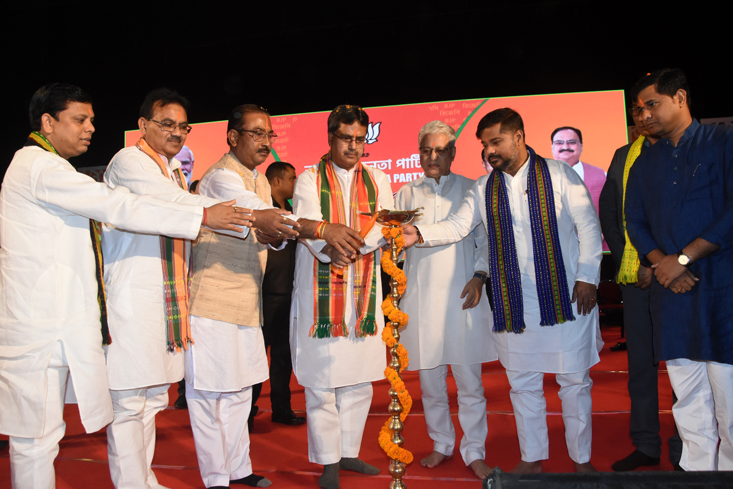 🧧🚨BJP functionary honors