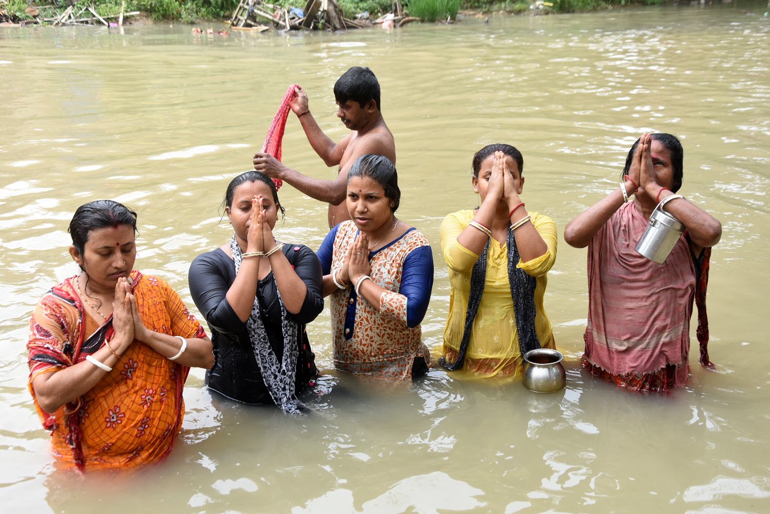 🚨🧧Traditional Baruni bath at Godara Ghat in Howrah