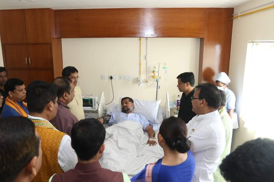 🚨🧧অসুস্থ মন্ত্রী সুশান্ত চৌধুরীর শারীরিক অবস্থার খোঁজ নিতে সপার্ষদ বেসরকারি হাসপাতালে মুখ্যমন্ত্রী