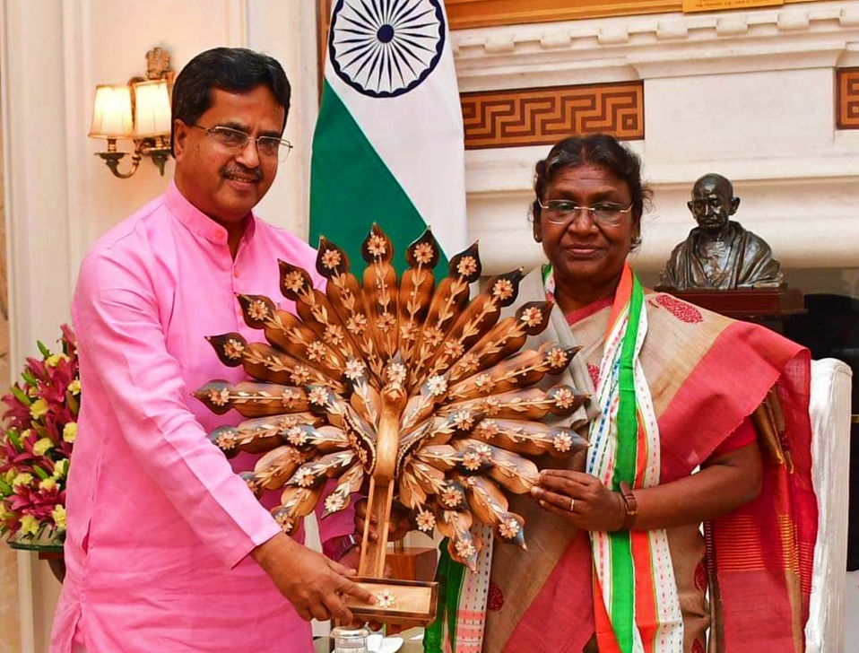 🧧🚨After being elected as the Chief Minister of the state for the second time, Chief Minister Dr. Manik Saha paid a courtesy call on President Draupadi Murmu on Saturday.
