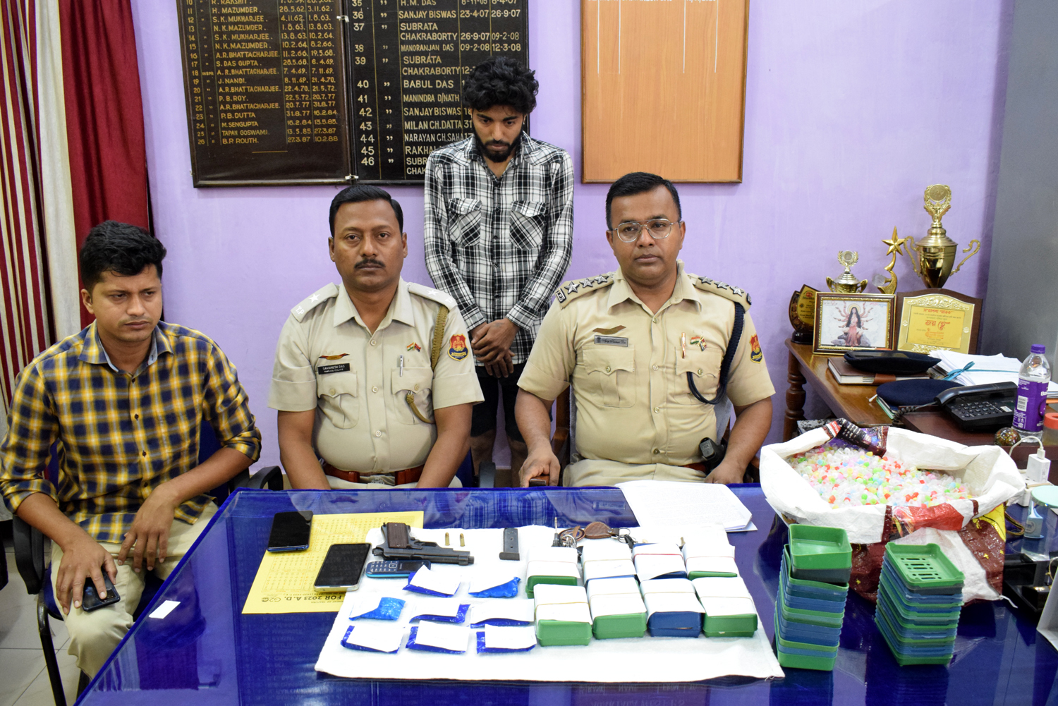 🚨🧧Youth arrested with pistol & drugs