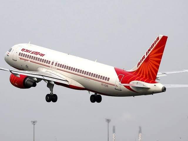 🚨🧧Air India’s Airbus AI-243 attempted to land at Agartala airport around 12:30 pm on Tuesday but the pilot failed. Then all of a sudden the storm started raining. The pilot returned to Kolkata without landing the plane to avoid danger. Later, when the weather changed, it returned to Agartala and landed.